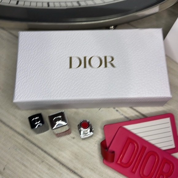 Dior Gift Set- Dior Luggage Tags, Popular 999 Lipstick and Mystery Item. - Picture 5 of 7